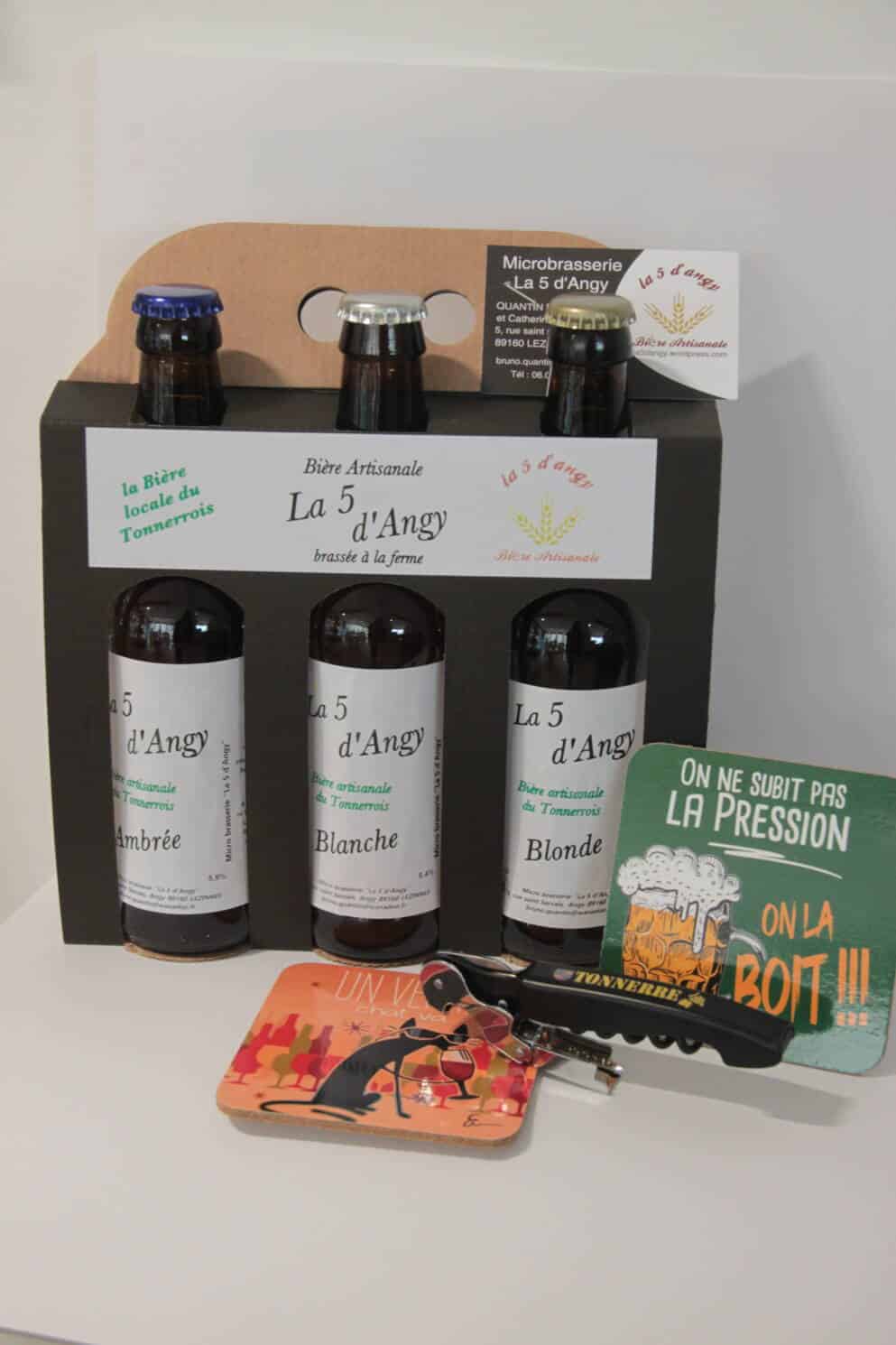 Idées cadeaux (bières, sommelier, dessous de verre) au bureau d'accueil de Tonnerre