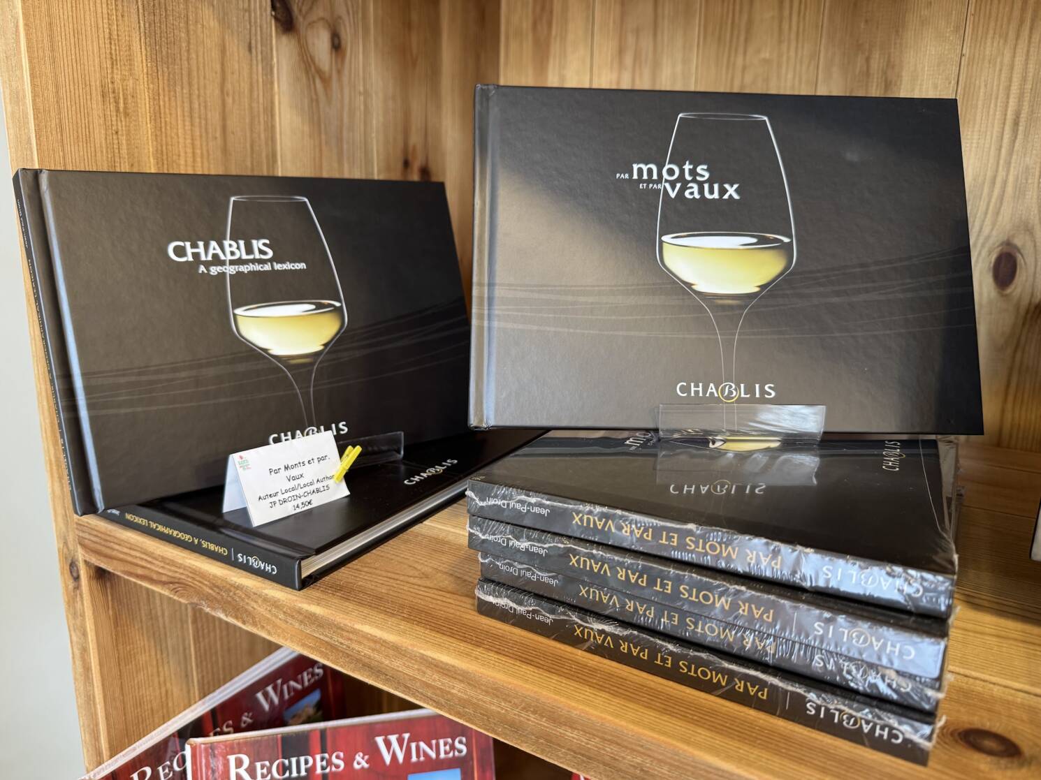 Idée cadeau (livre sur le vignoble) au bureau d'accueil de Chablis