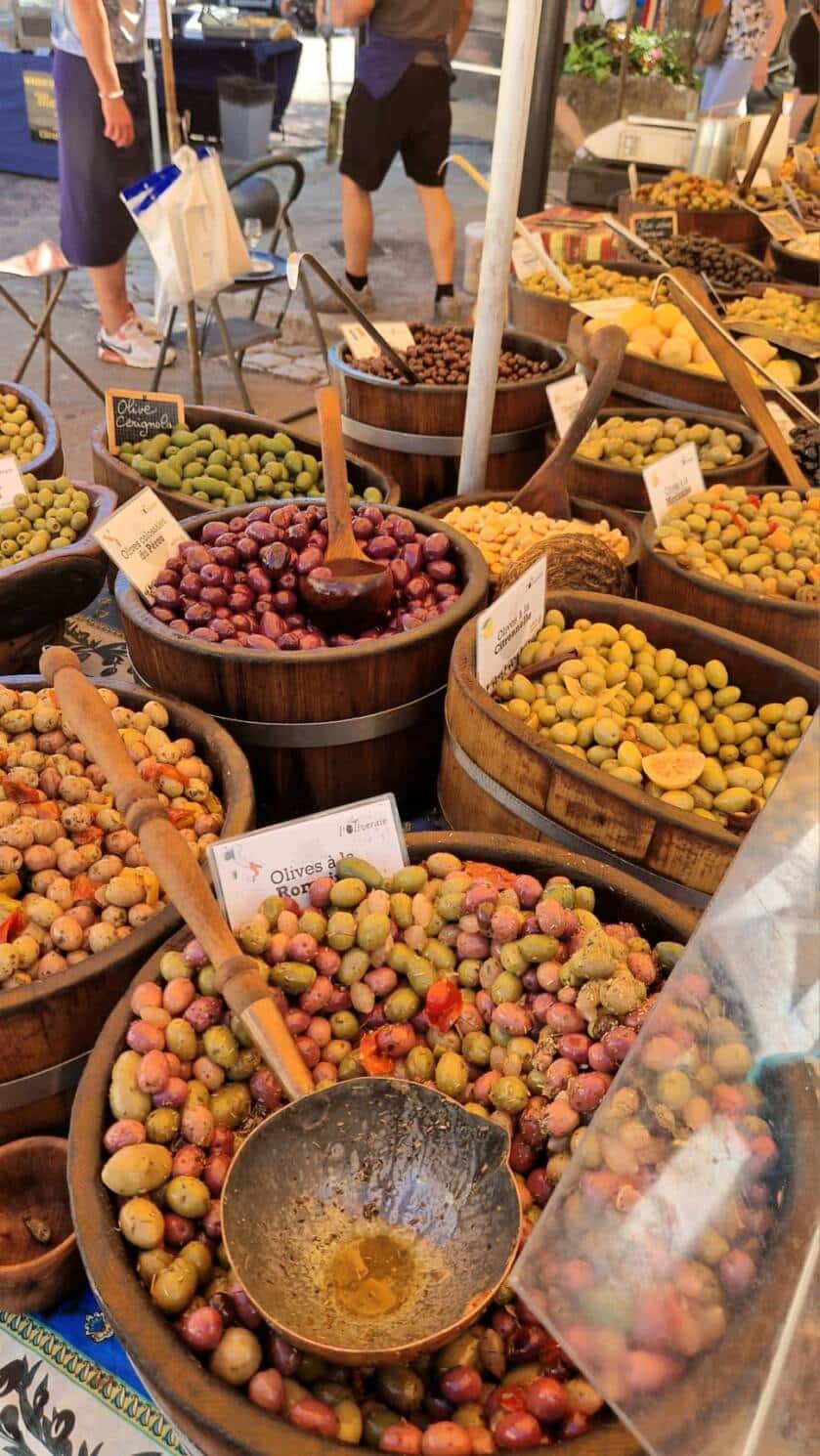 Marche Chablis olives 1 © Amina Maison Vaudesir.jpeg