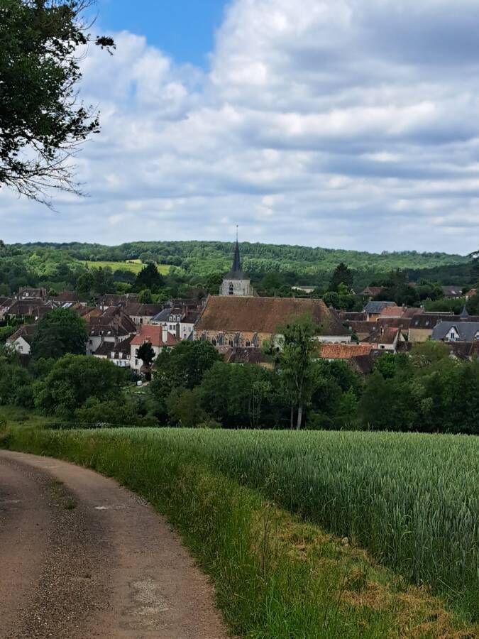 Vue sur le village en randonnée avec Amandine Chevallier