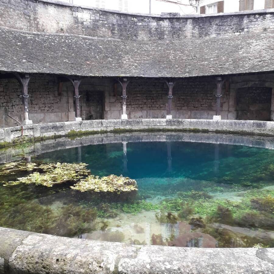 La Fosse Dionne à Tonnerre, source et lavoir