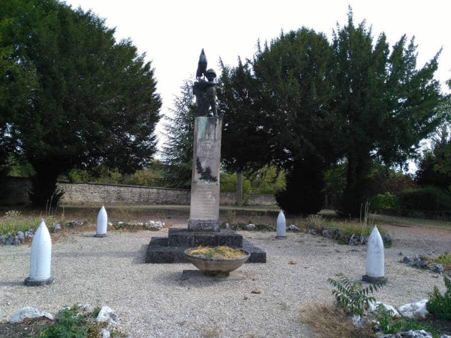 Vue générale du Monument aux Morts